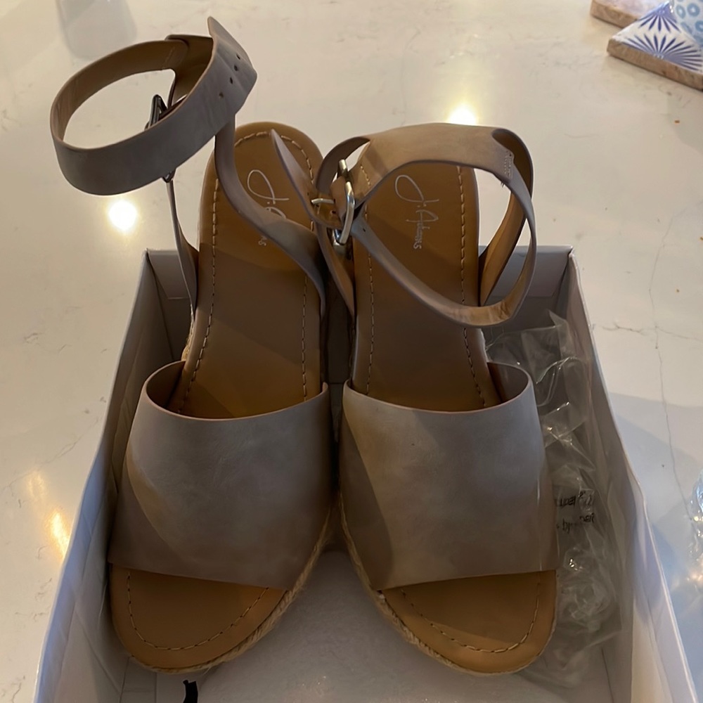 J Adam’s Blair sandals excellent condition.